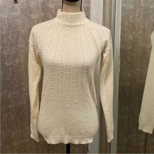 Marisa Christina Classics Elegant Cream Sweater with Pearl Detailing, M